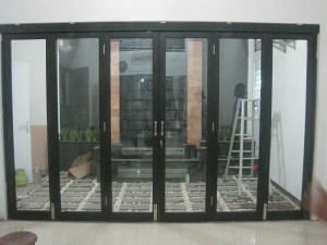 partisi lipat almunium