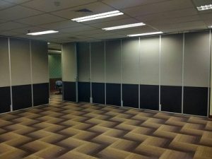 partisi geser penyekat ruangan